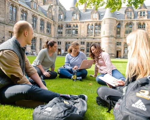 Group of students in Glasgow experiencing study abroad sitting in the park